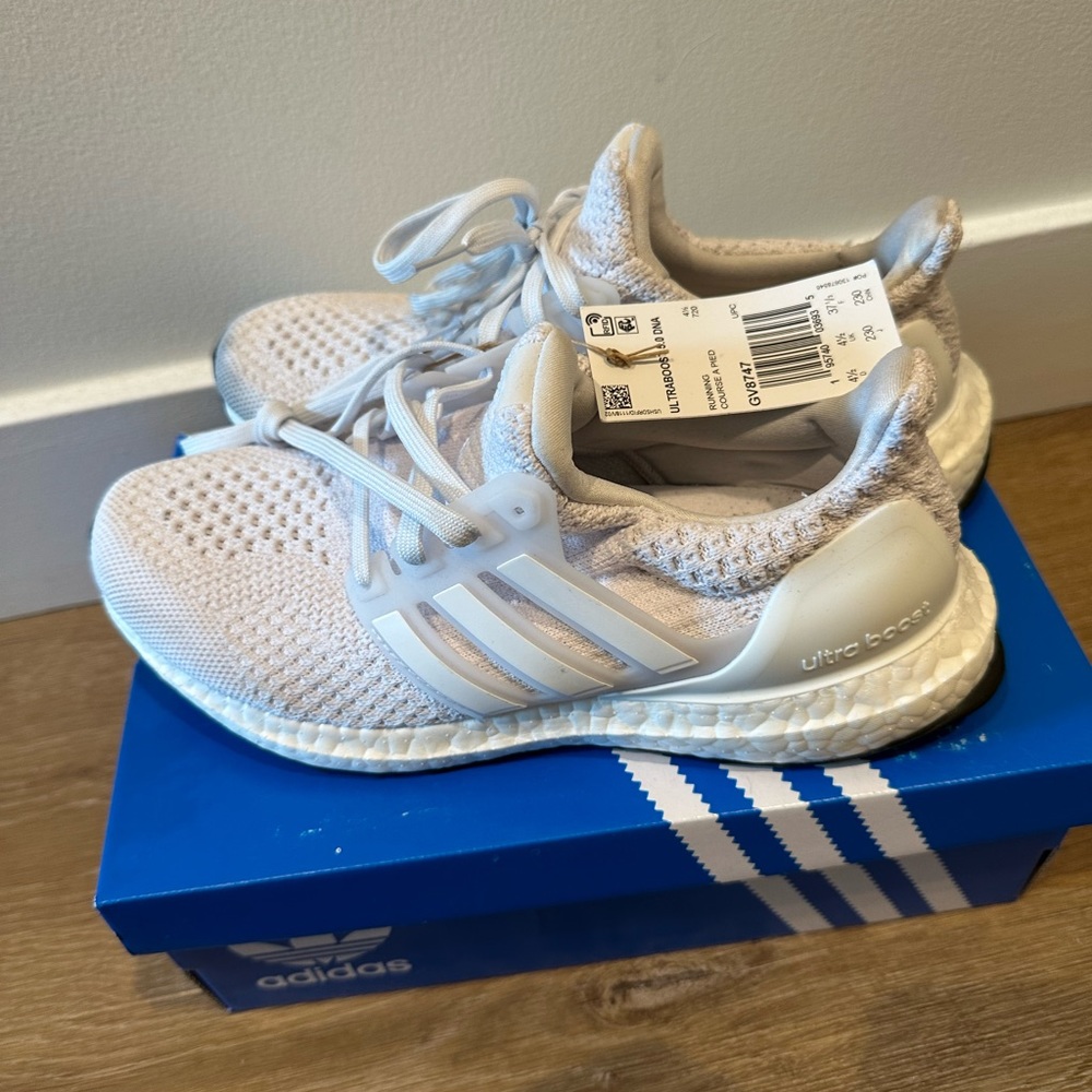 Adidas Ultraboost 5.0 White sneakers women size 6